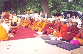 2003 - vesak day procession at london in UK(2).jpg